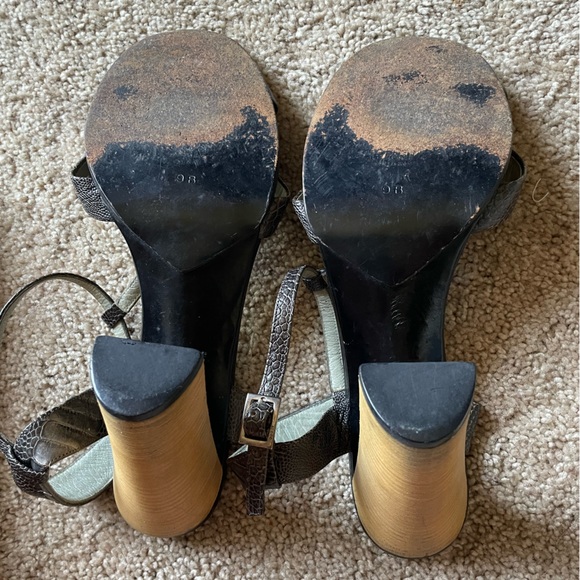 Gucci Lizard T-Strap Heel Sandals Sz 9 Block Heel Crystals FLAWS-missing crystal - Picture 4 of 15